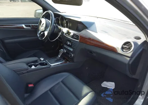 2013 Mercedes-Benz C 300 Sport 4Matic из США, поврежденный, VIN WDDGF8AB4DR256645